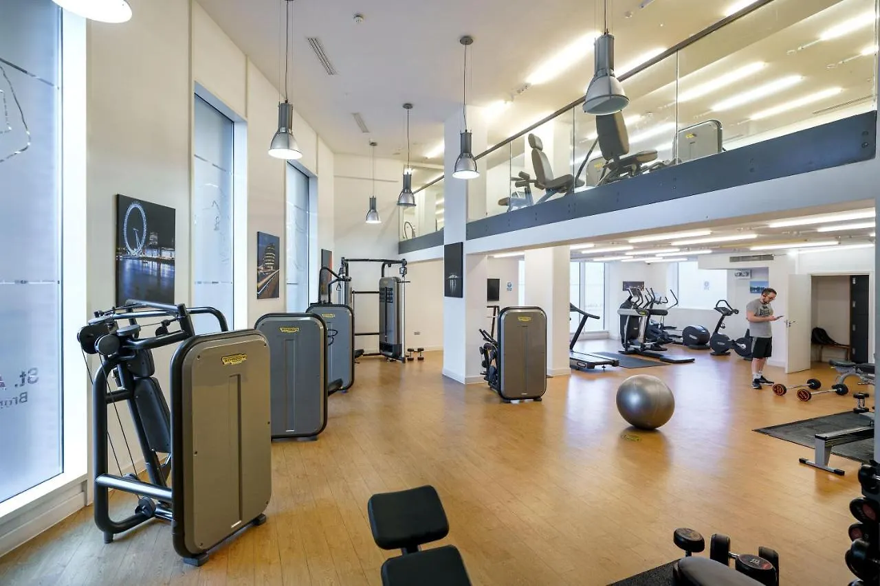 Stylish Fully-Equipped One Bedroom Apartment With Extra Sofa Bed, Free Secure Parking, Onsite Gym, 24Hr Security & Concierge London